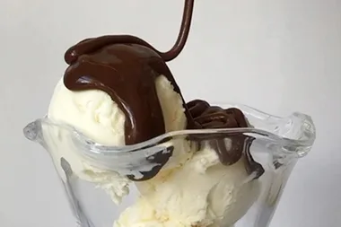 Chocolate fudge sauce