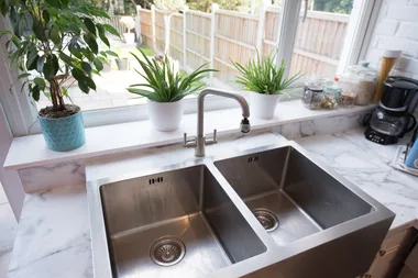$17 Amazon find that stops your sink from getting disgusting