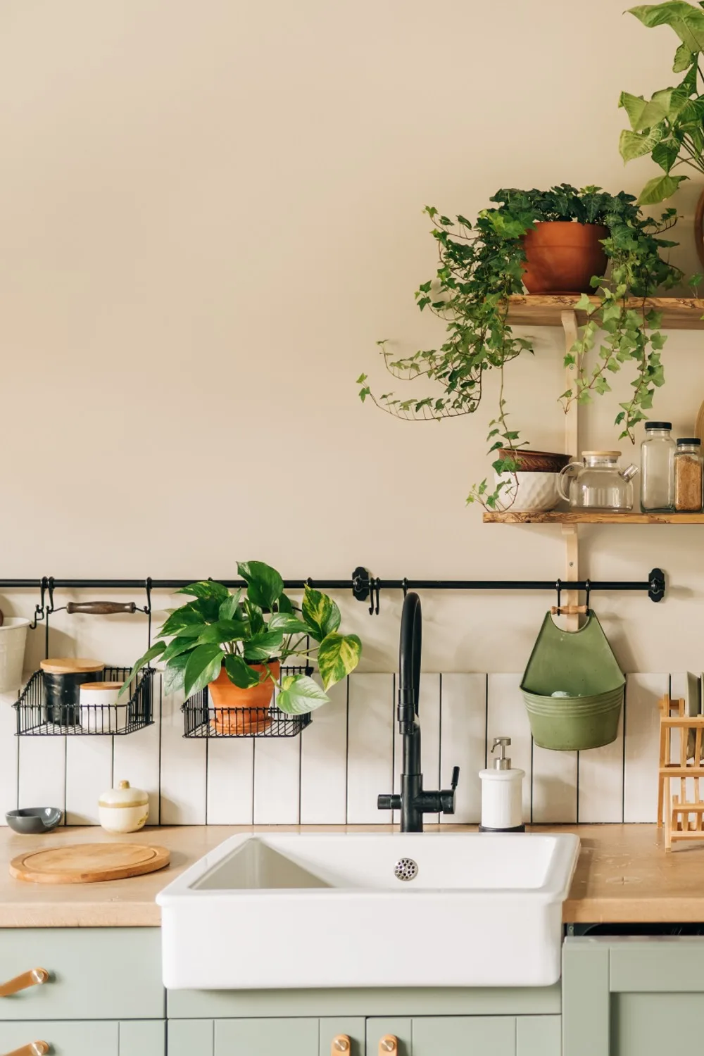 stop food clogging kitchen sink
