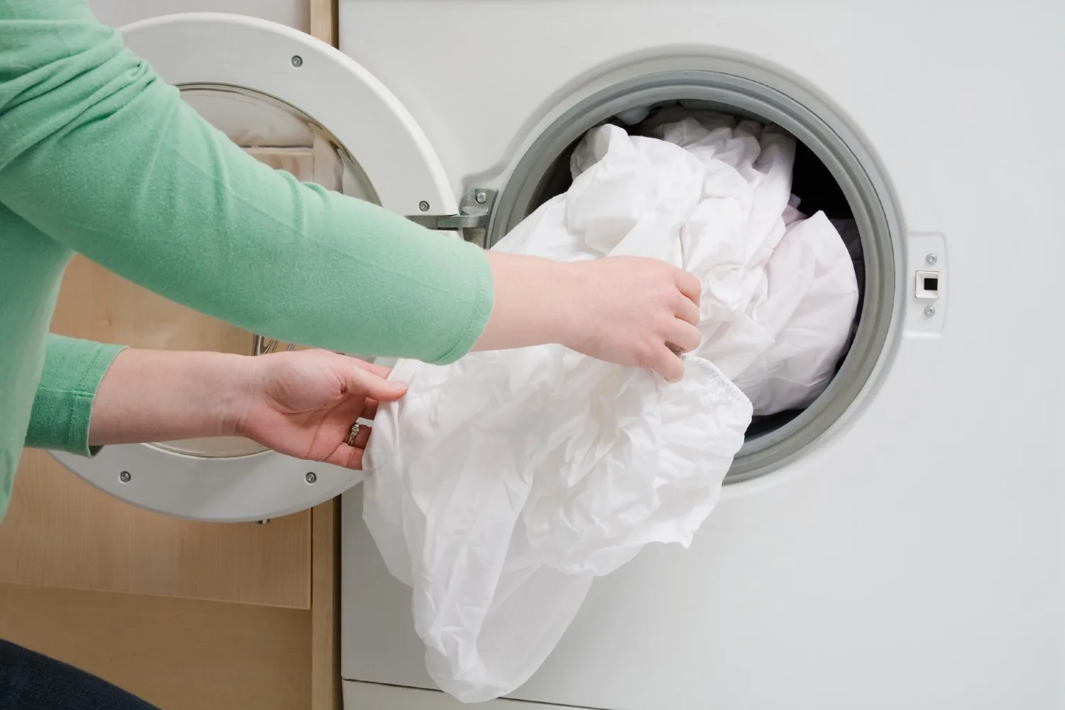 Genius shark tank invention stops sheets from tangling in the wash