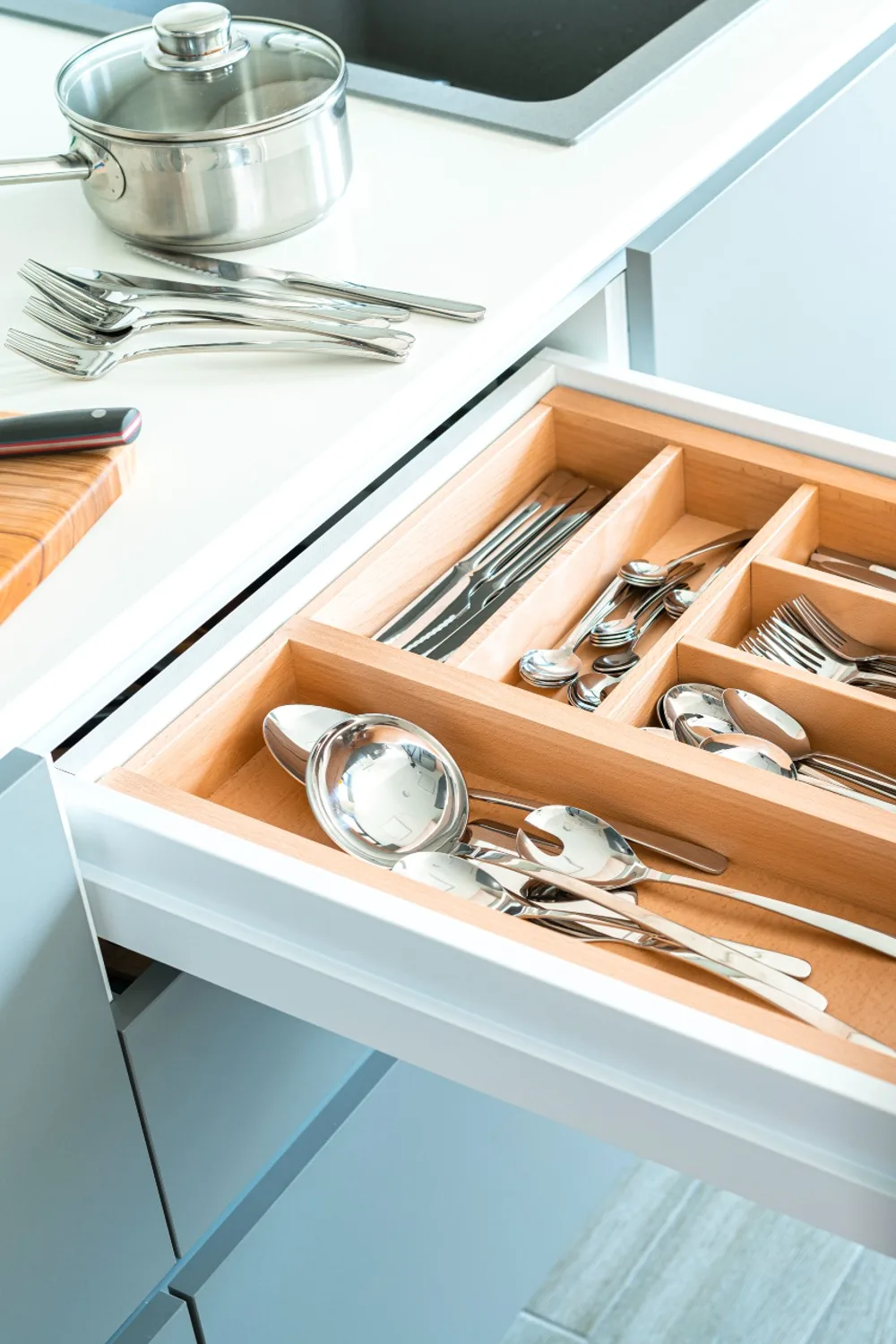storing cutlery