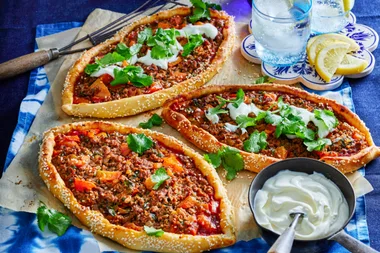 Lamb, tomato and capsicum pide