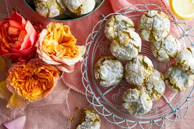 Pistachio crackle cookies