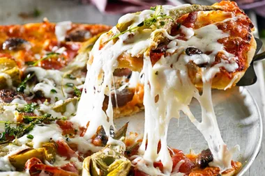 Gluten-free prosciutto, mozzarella and artichoke pizza