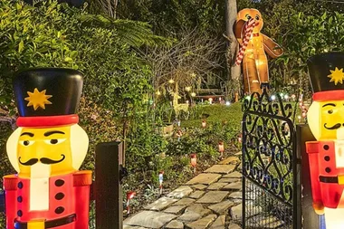 How to create a gorgeous outdoor Christmas light display