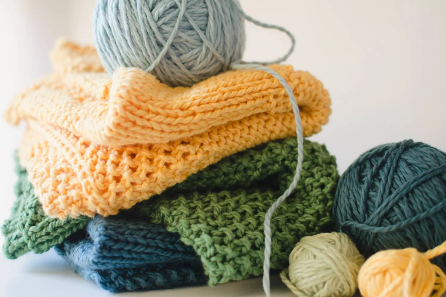 How to cast on knitting using the cable cast on