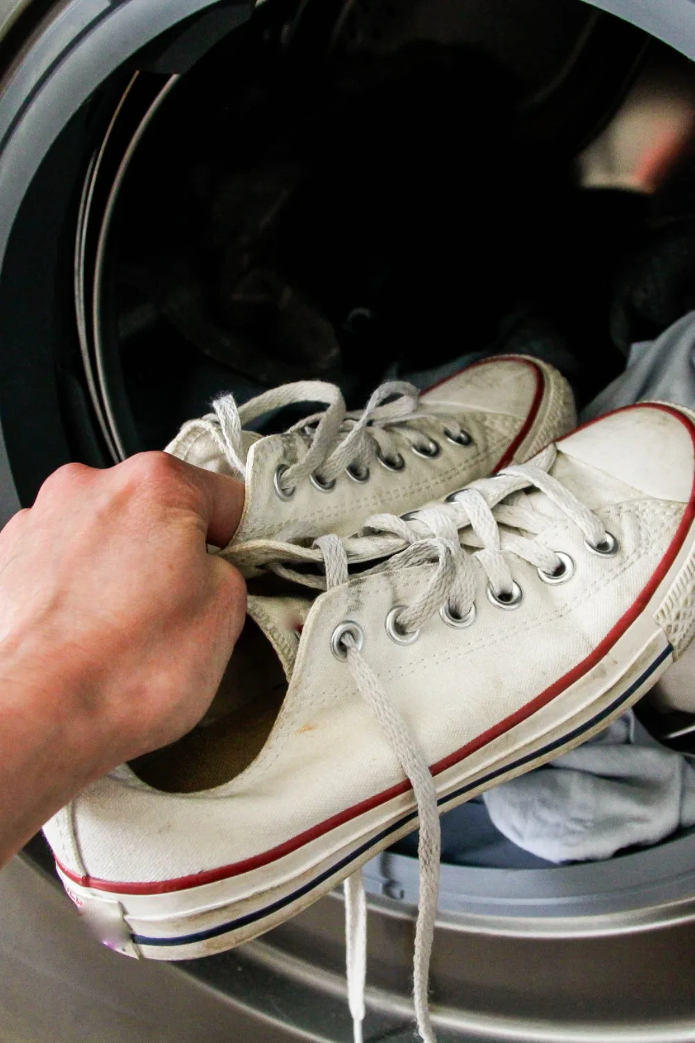 how to clean white shoes