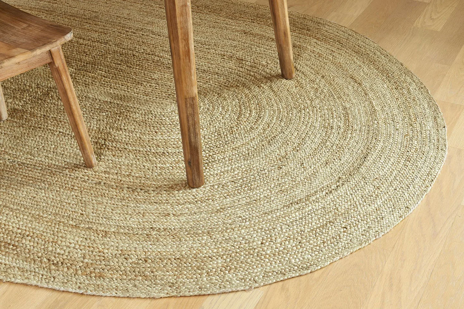 Oval jute rug