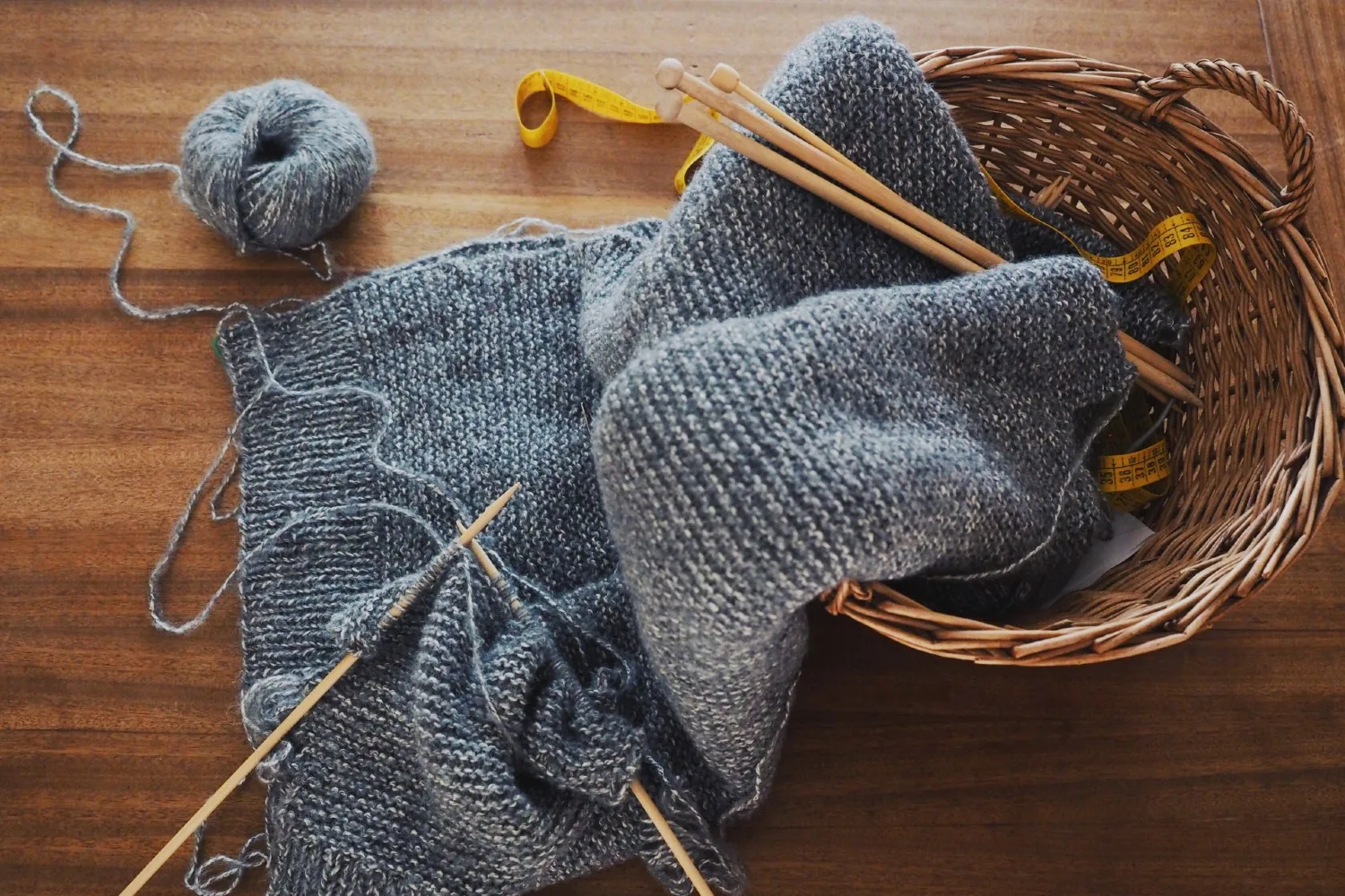 Mattress stitch: how to join knitted pieces together