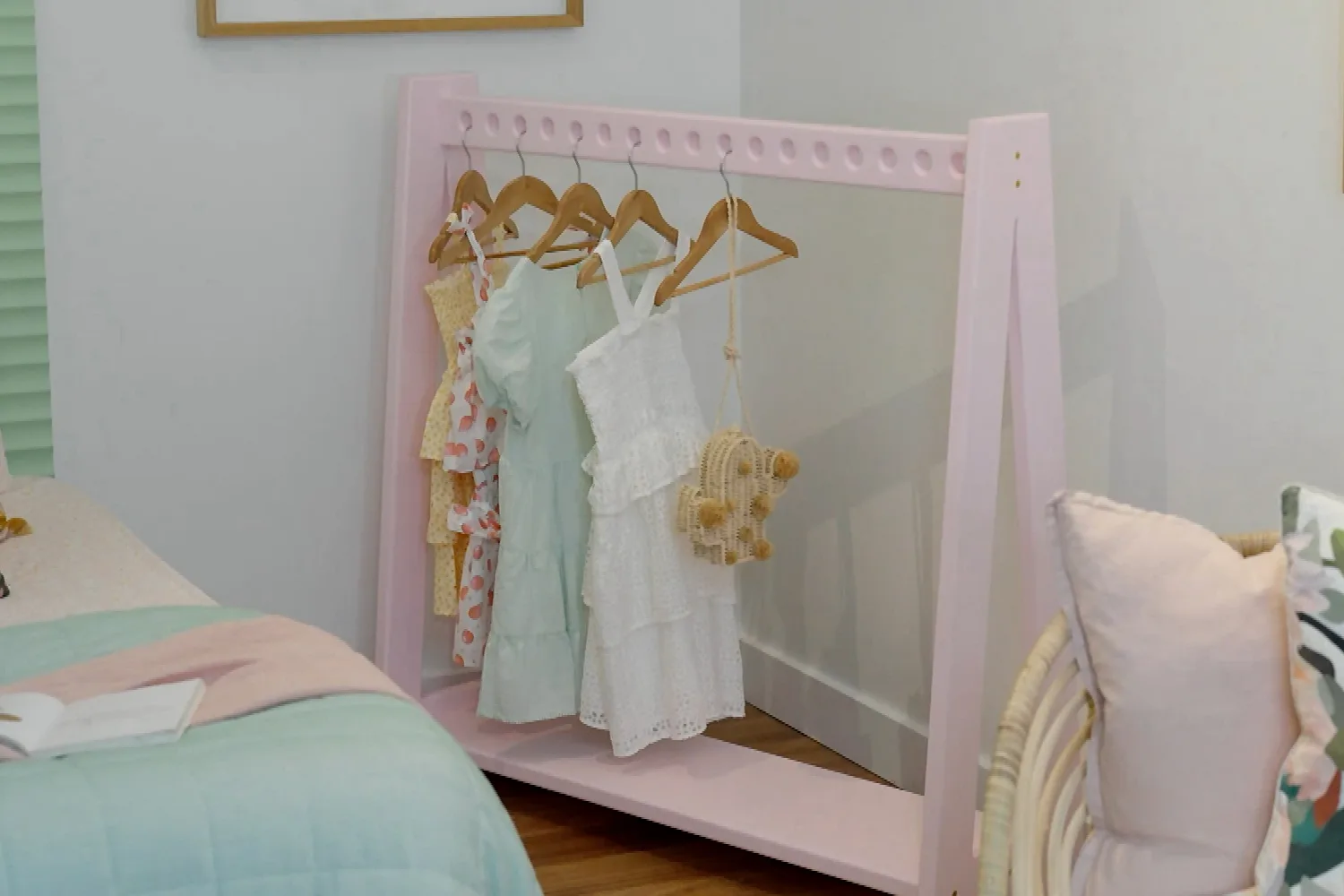 How to make an A-frame coat rack with Adam