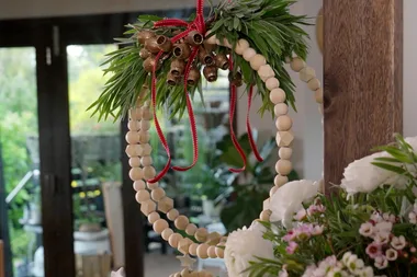 How to make a wooden bead wreath