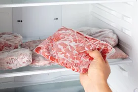 Is it safe to defrost mince in hot water?