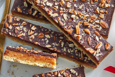 Turtle caramel pecan bars