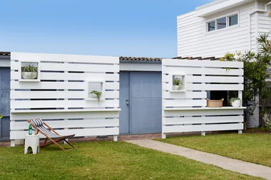 How to build a slatted privacy screen