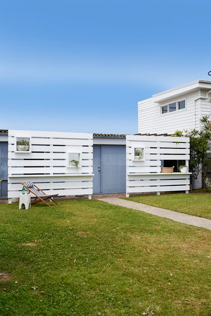 How to build a slatted privacy screen