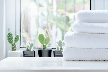 Why you should always buy white towels