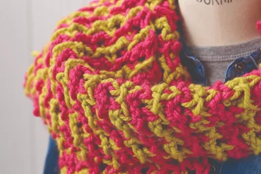 How to knit a scarf: download this free chunky pattern