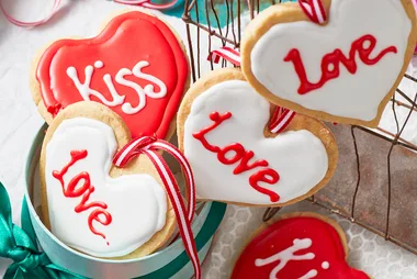 Love and kisses shortbread