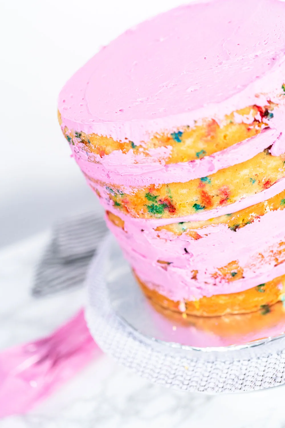 icing a cake