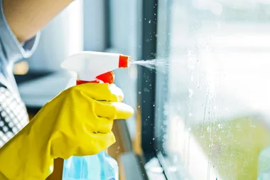 “Foolproof miracle” DIY glass cleaner gives you a streak-free finish every time