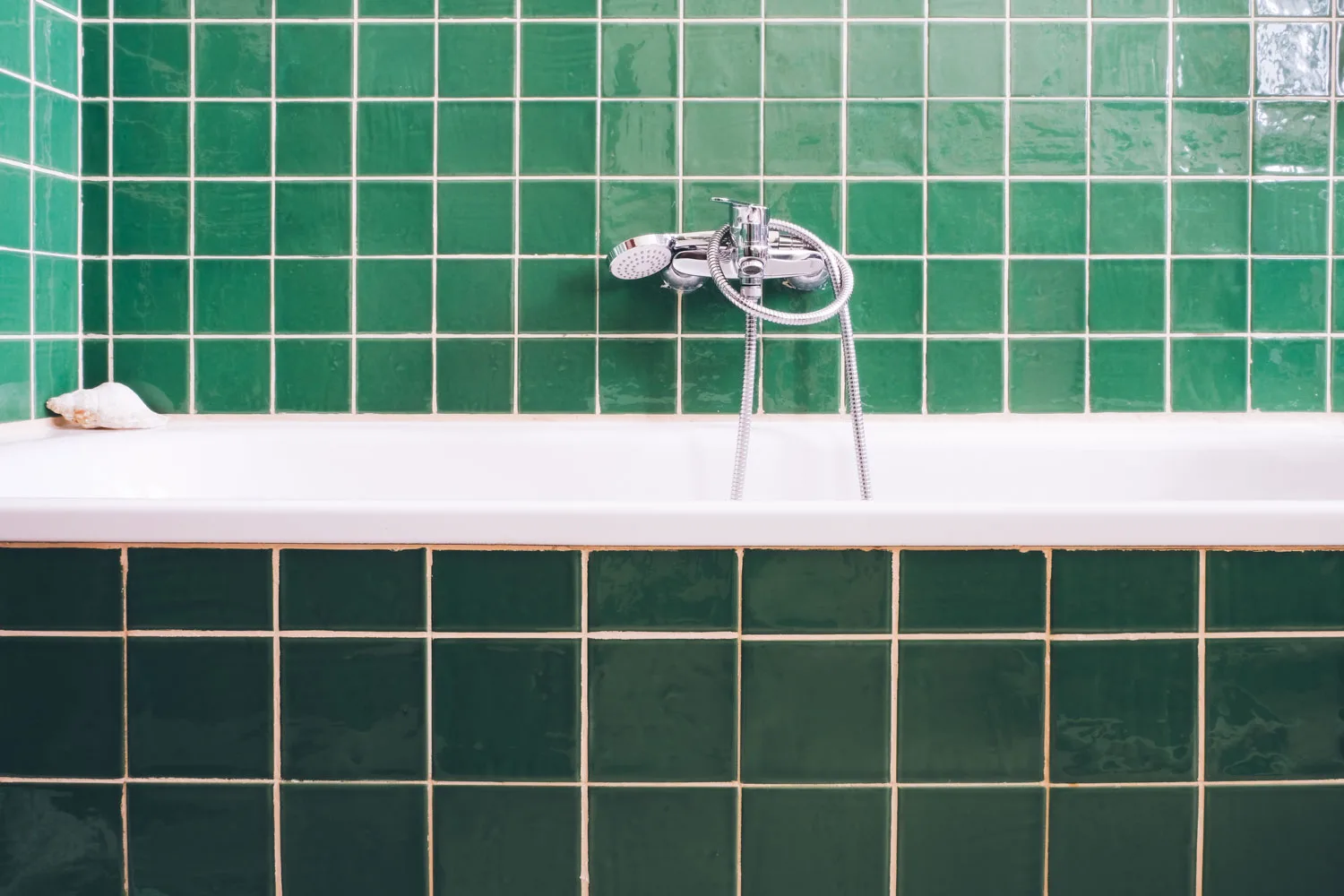 bathroom tiles how to detect a leak