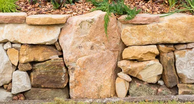 How to build a stacked sandstone wall