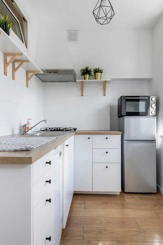 decorating tips to make your kitchen look bigger