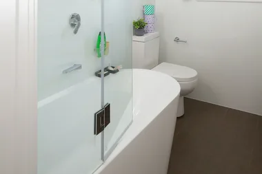 How to replace shower screen seals
