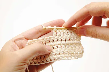 how to treble crochet step 1