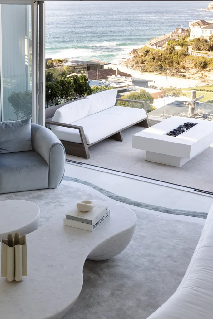 Stay in a luxury villa for free australia