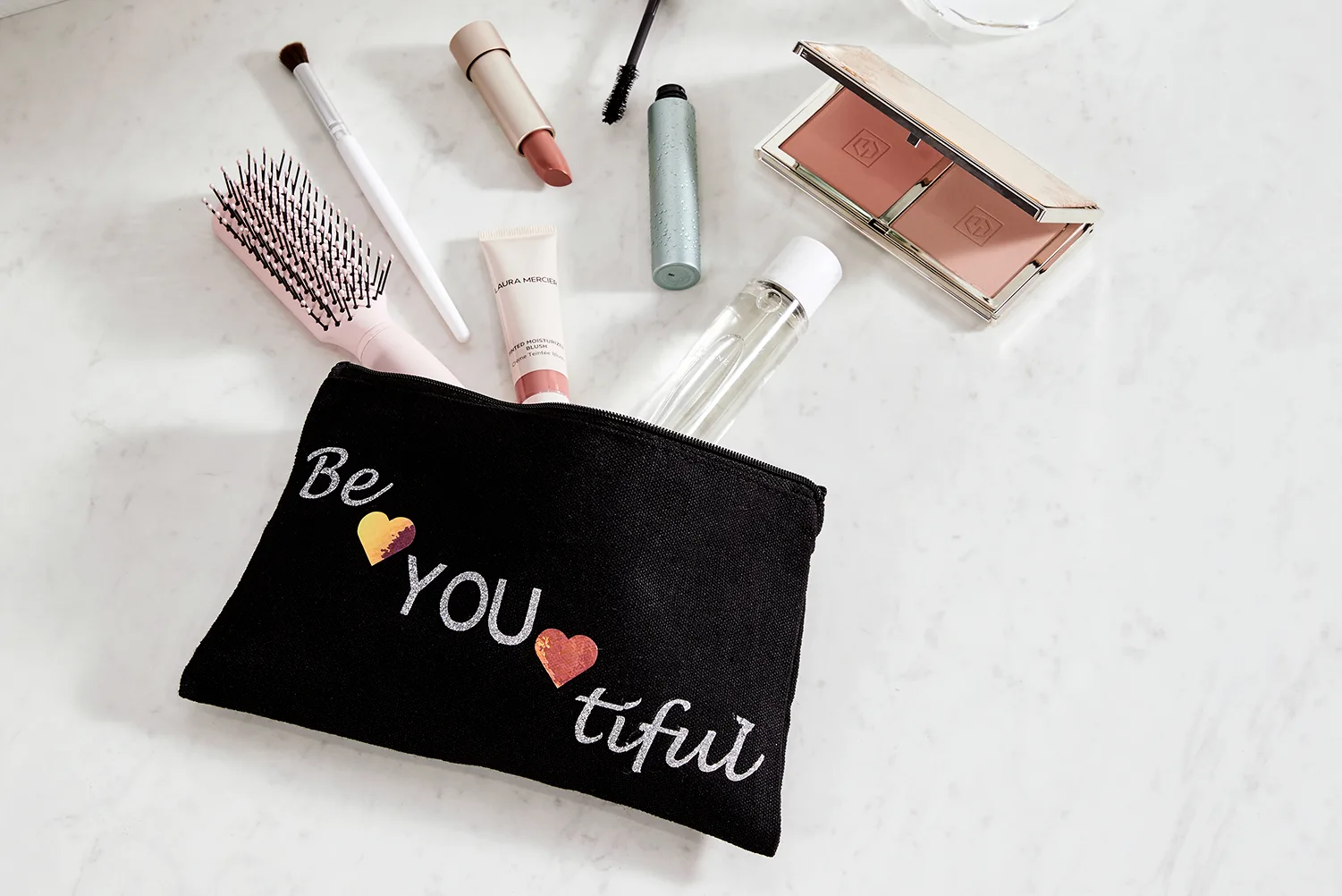 How to monogram a make-up case with Cricut: the perfect gift!
