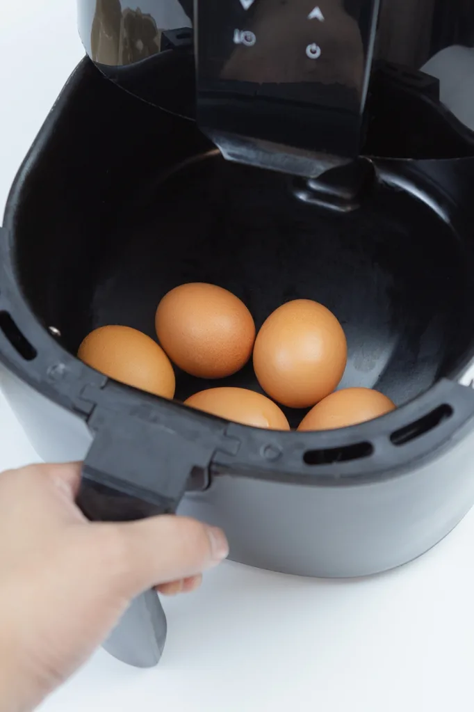 How to cook eggs in an air fryer
