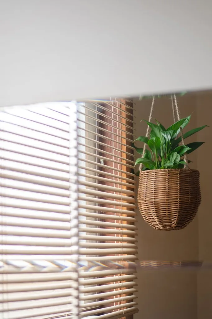 how to clean venetian blinds