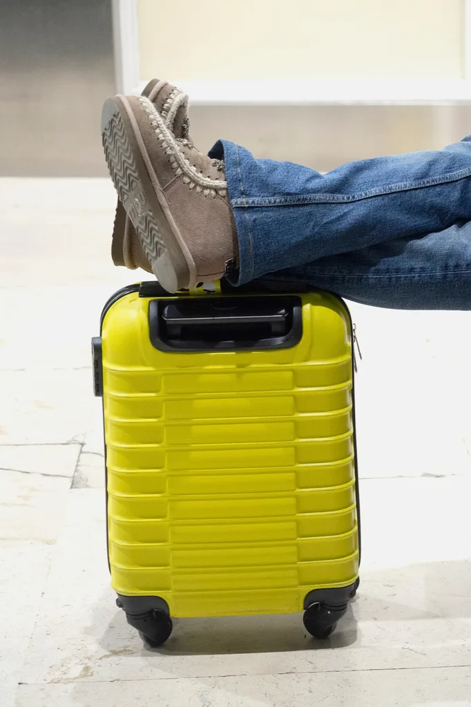 what shoes to wear to airport