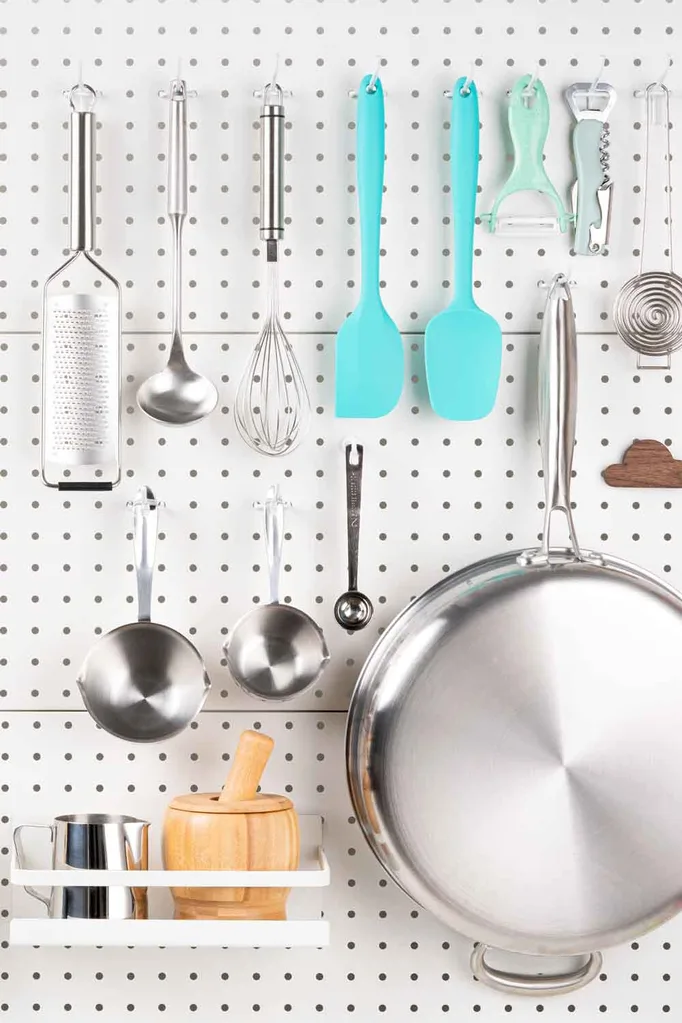 hang baking goods on the back of cupboard door