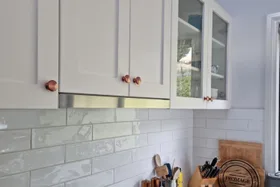 Mum’s $7.67 Bunnings kitchen cupboards makeover is pure genius