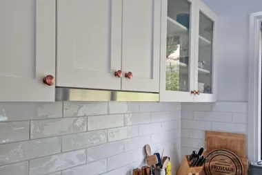 Mum’s $7.67 Bunnings kitchen cupboards makeover is pure genius