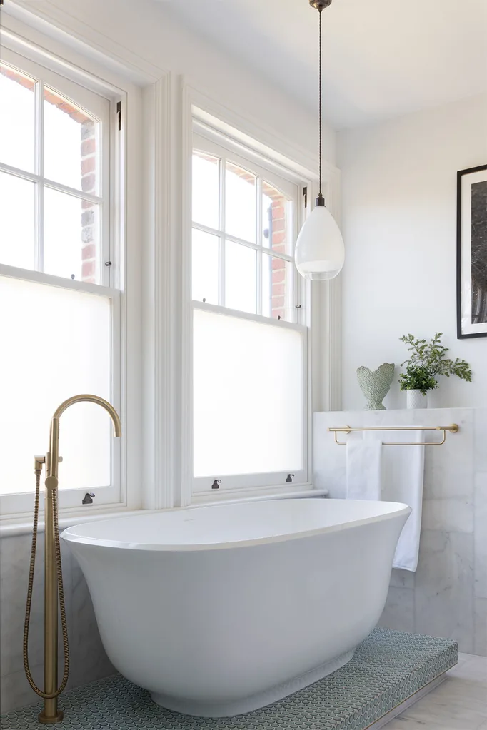 Bathroom with pendant light