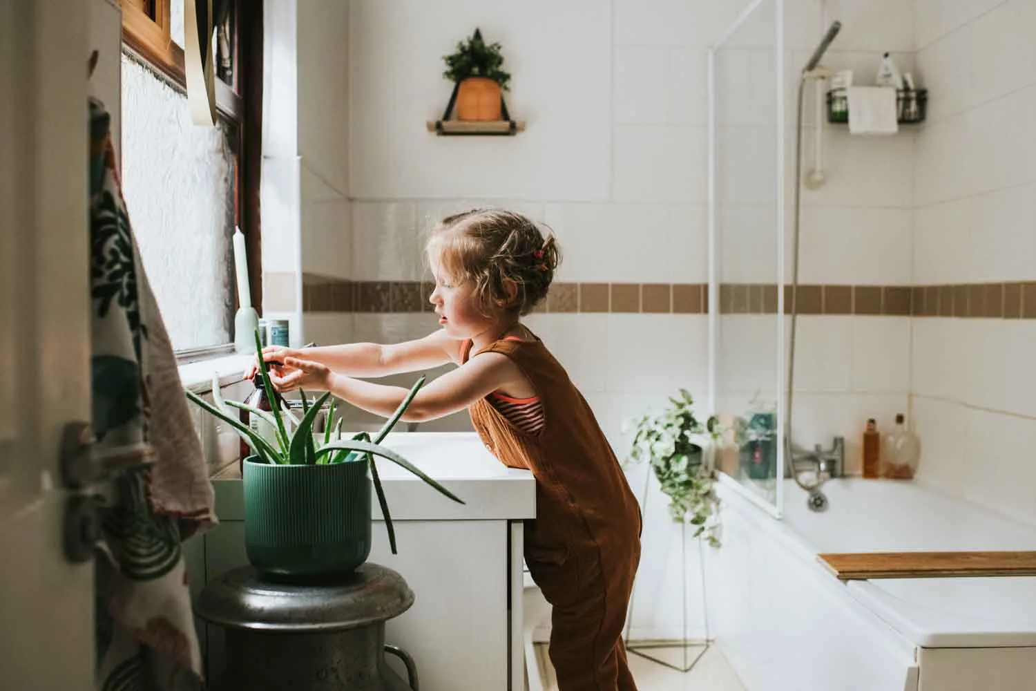 Cleaning the bathroom can be a family job.
