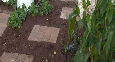 How to make a stepping stone pathway