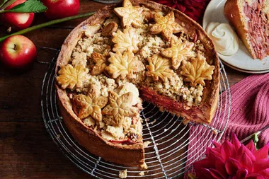 Apple and raspberry crumble pie