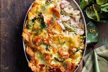 Crunchy potato-topped tuna mac and cheese