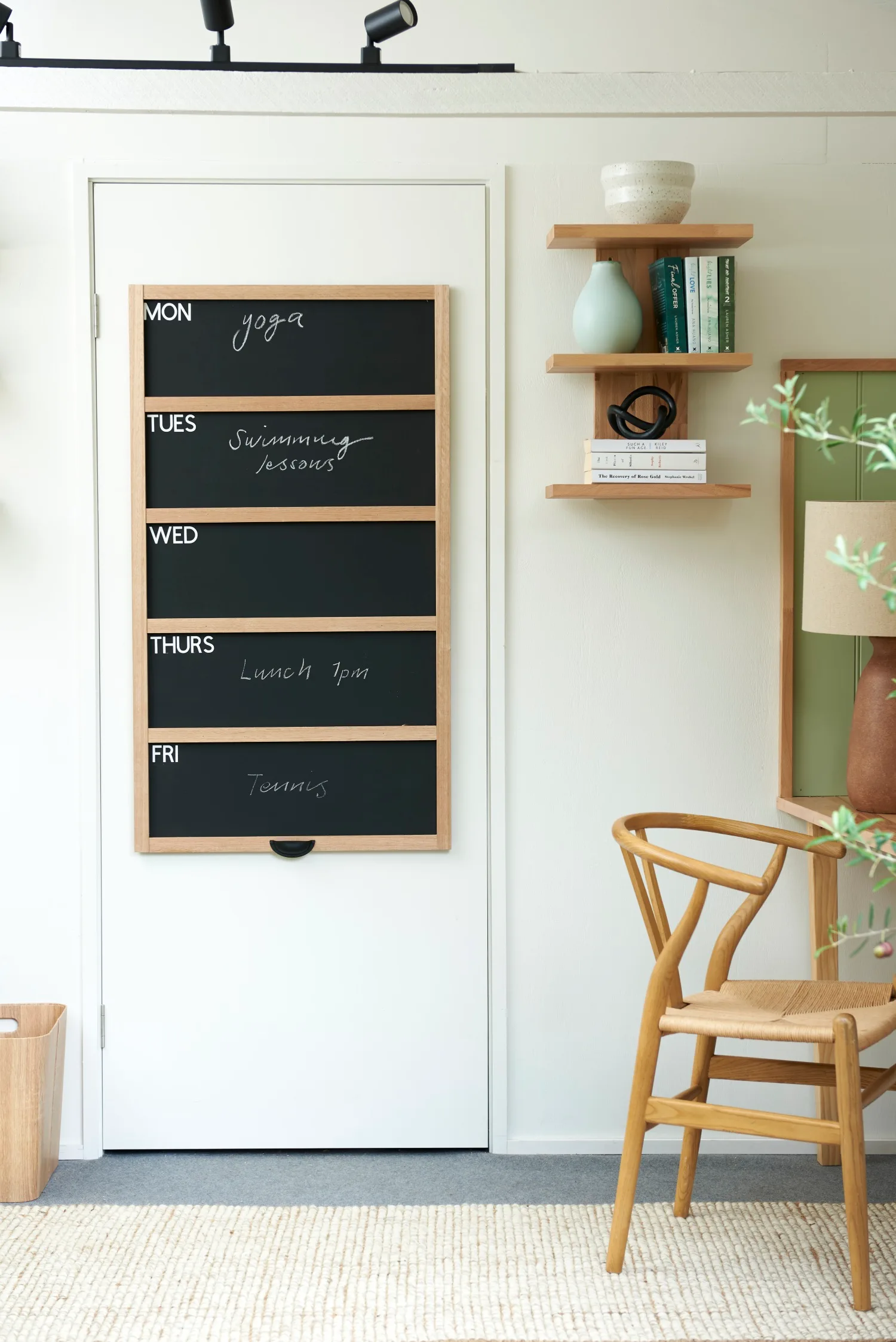 How to make a blackboard calendar