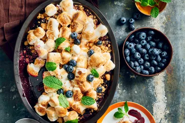 No-bake blueberry s’mores crumble