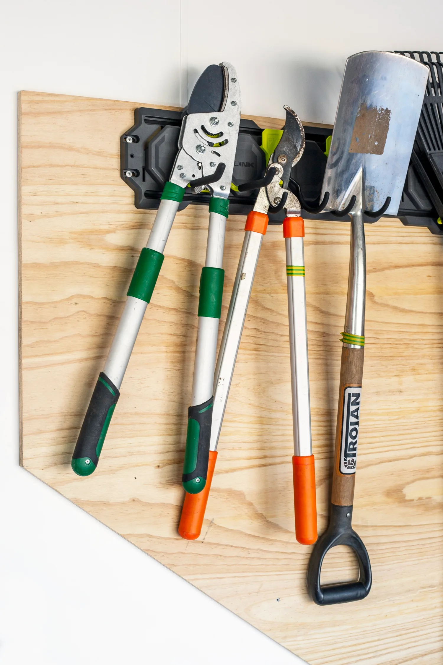 How to organise tools in garage
