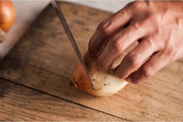 how to chop an onion