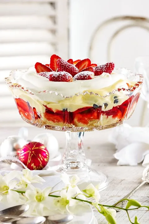strawberry and blueberry trifle