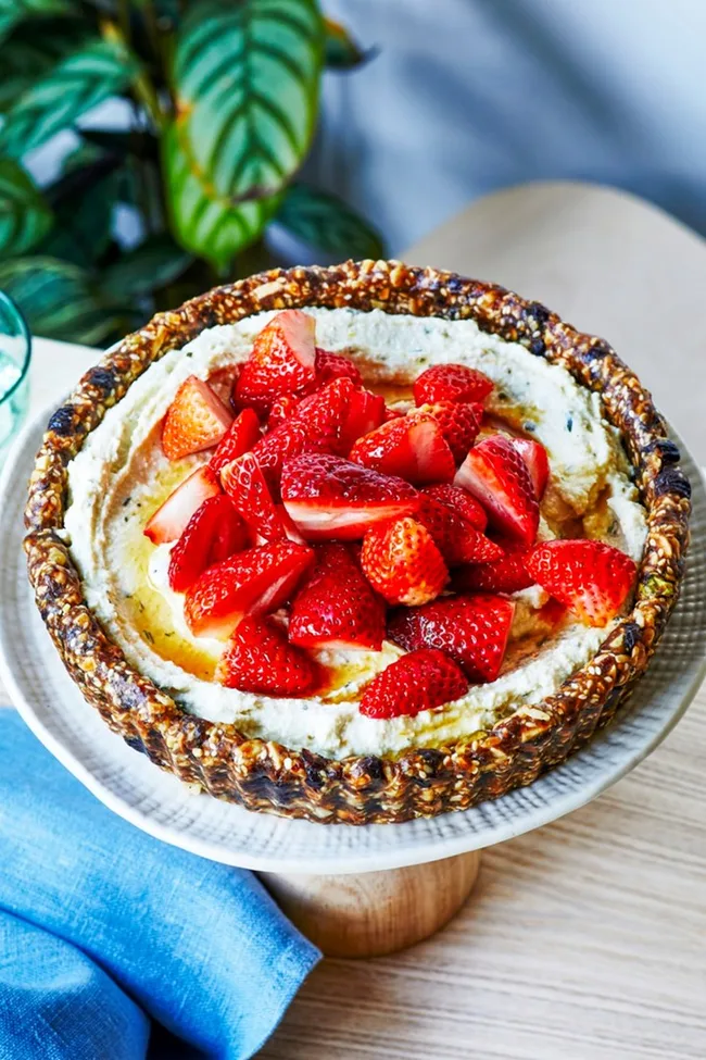 strawberry and date tart