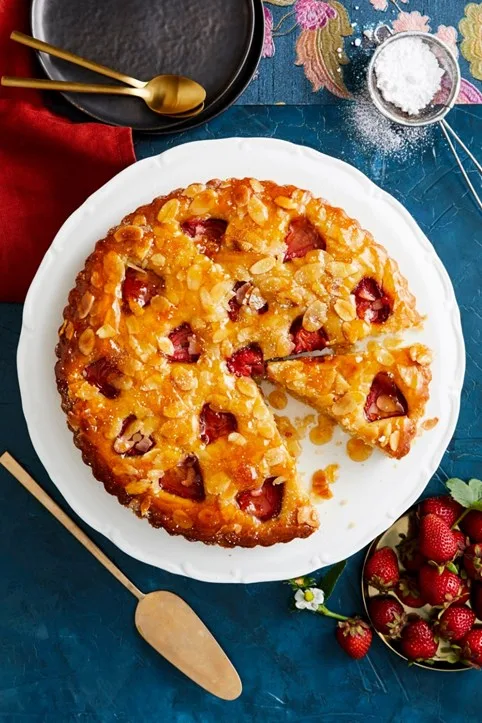 strawberry almond tart