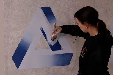 Aimee meets a female tradie with a passion for painting
